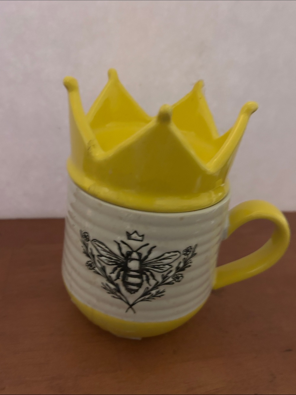Yellow Bee Crown Ceramic Mug with Lid